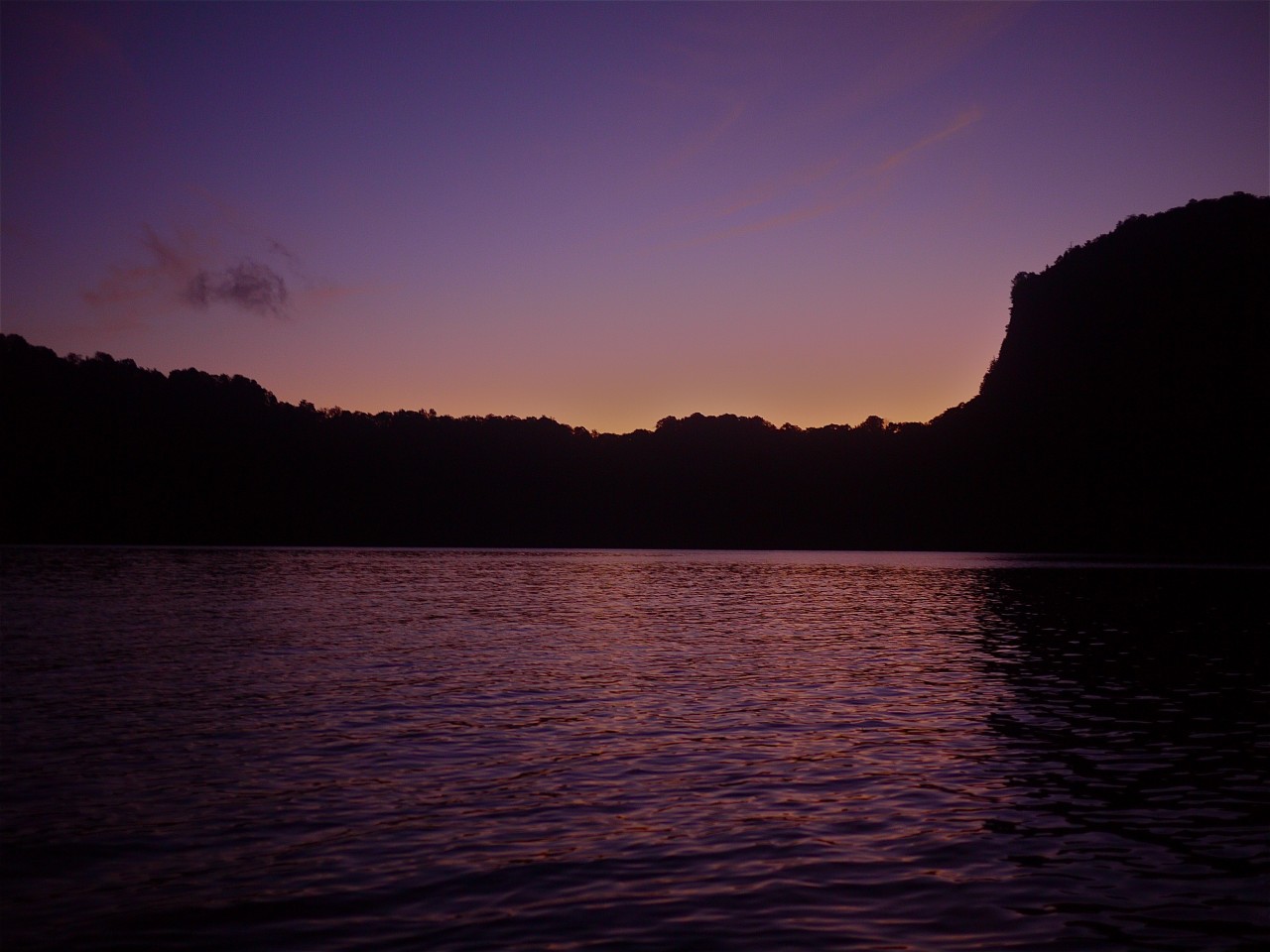 夕方の十和田湖